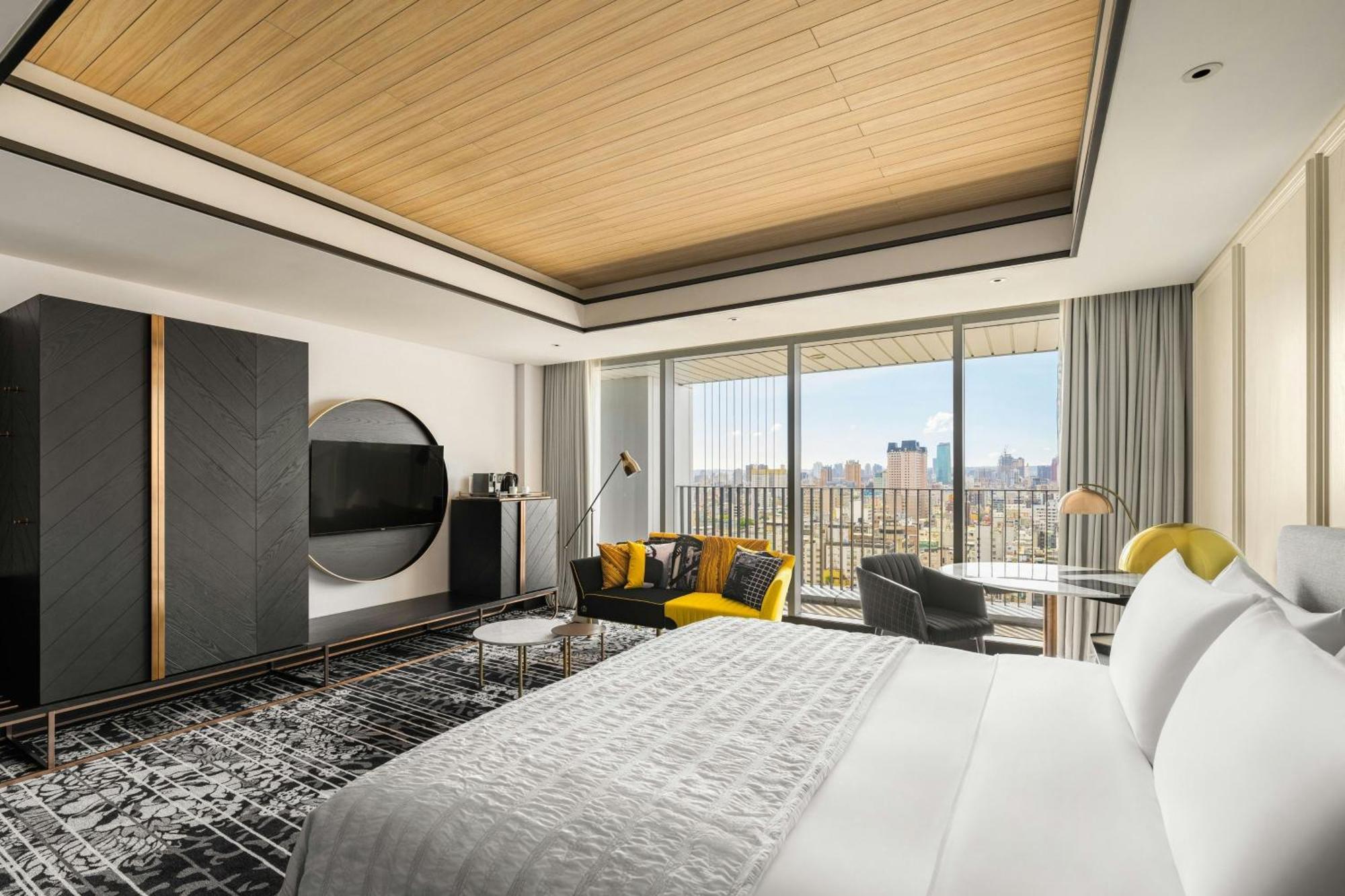 Le Méridien Taichung Extérieur photo A guest room at the Westin Tokyo