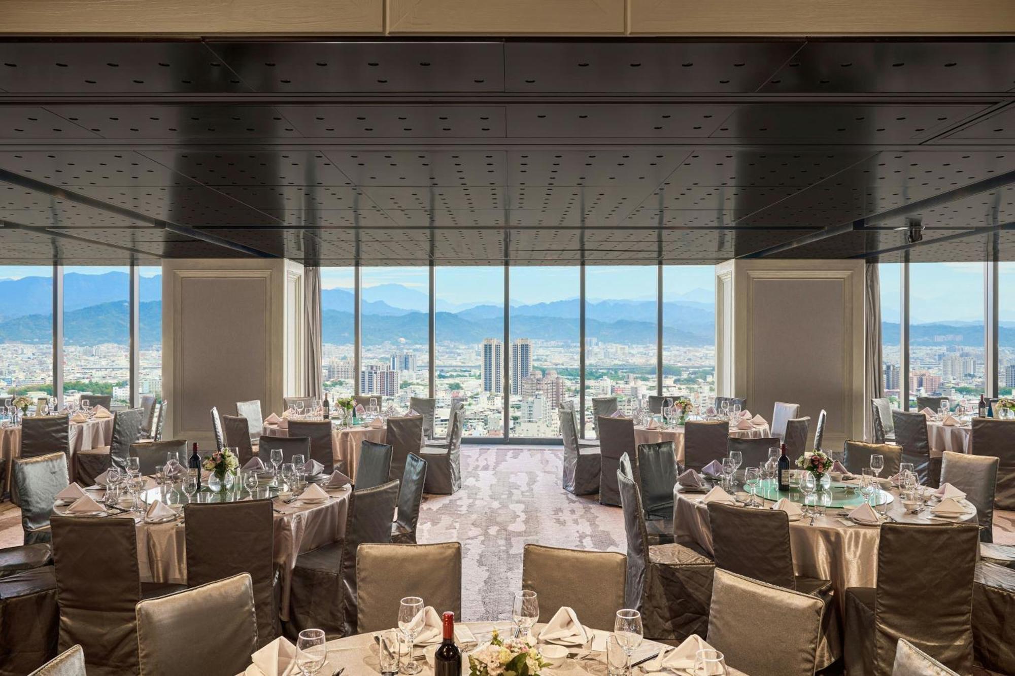 Le Méridien Taichung Extérieur photo The restaurant