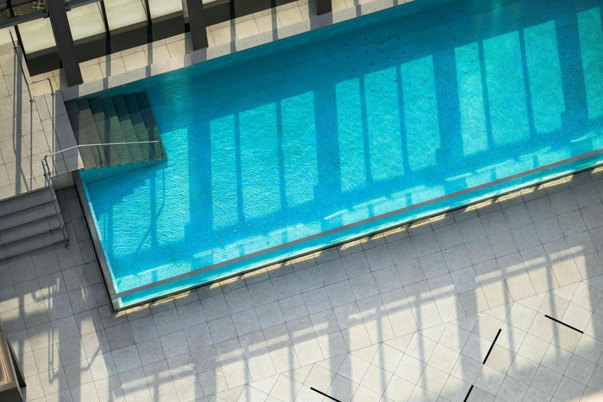 Le Méridien Taichung Extérieur photo The pool at the top of the hotel