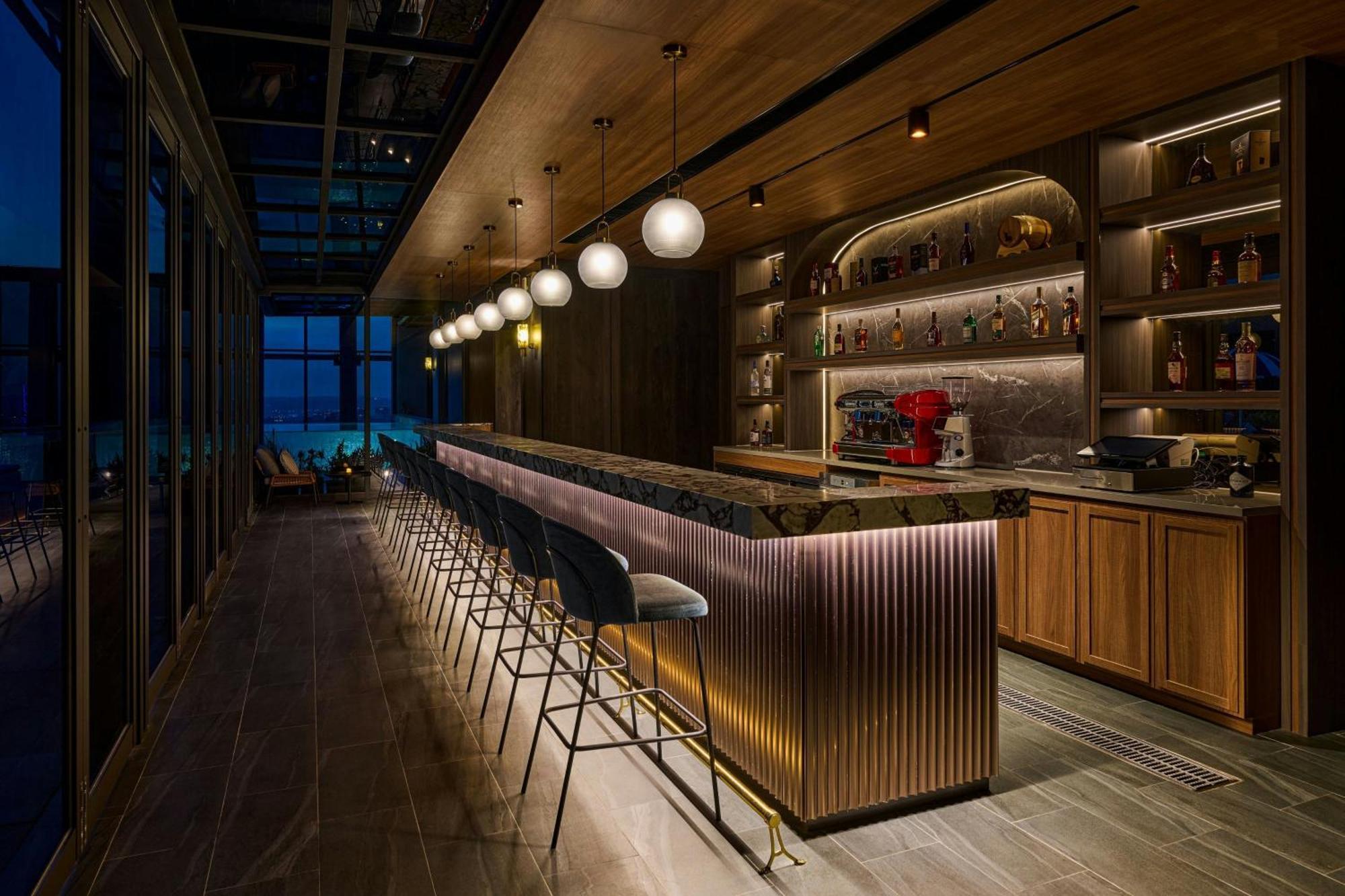 Le Méridien Taichung Extérieur photo The bar at the 360° Sky Lounge