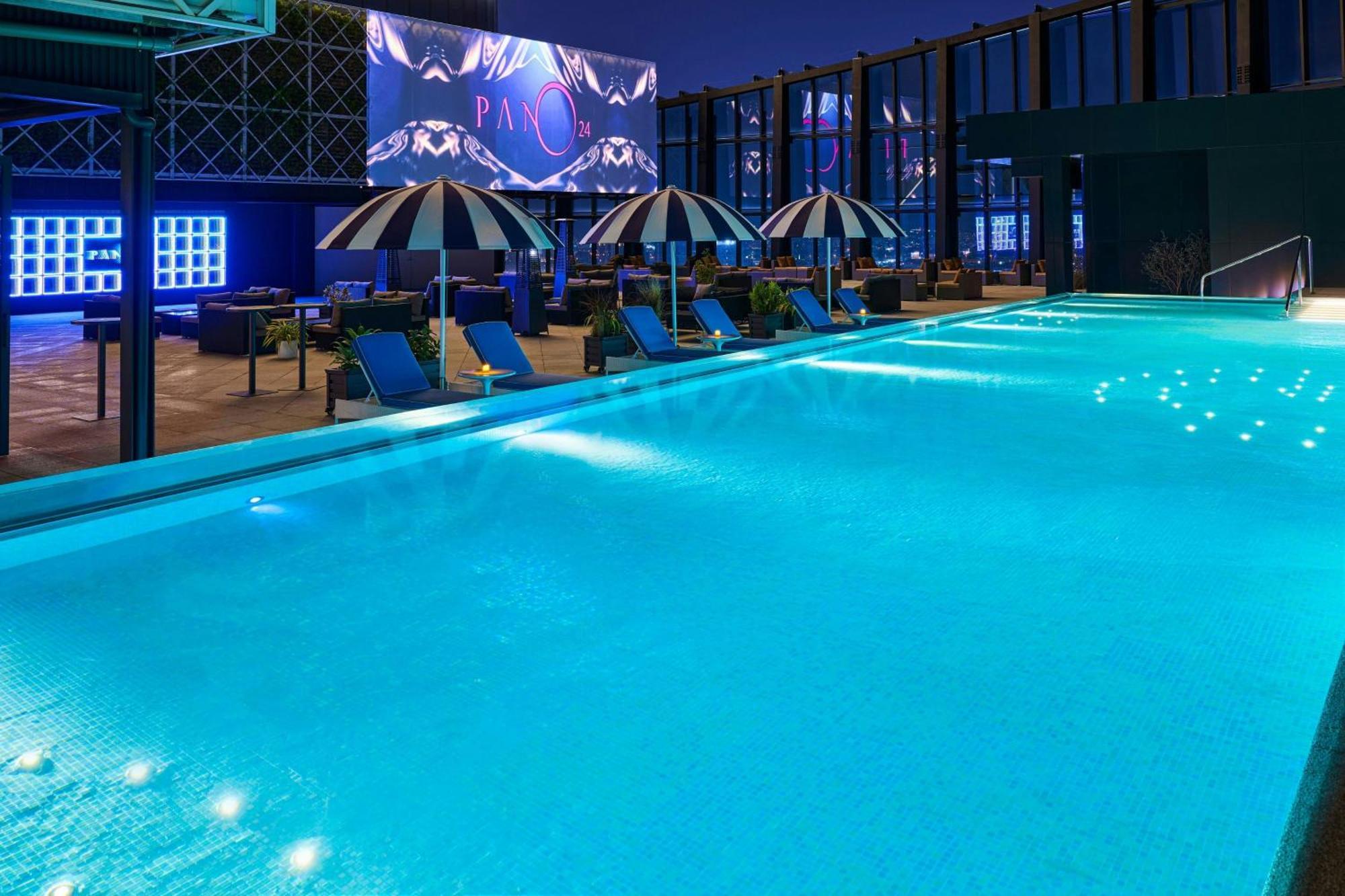 Le Méridien Taichung Extérieur photo The rooftop pool at the hotel