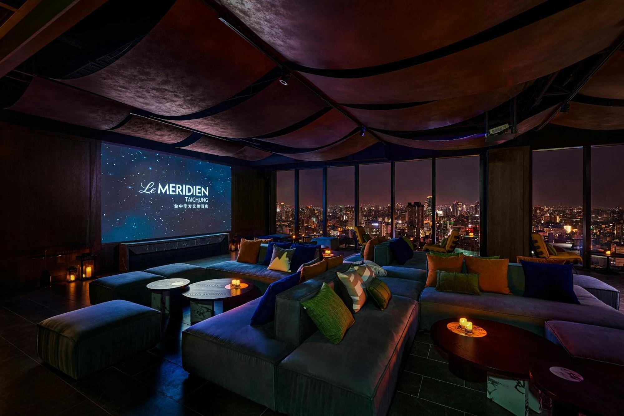 Le Méridien Taichung Extérieur photo The 63rd floor lounge